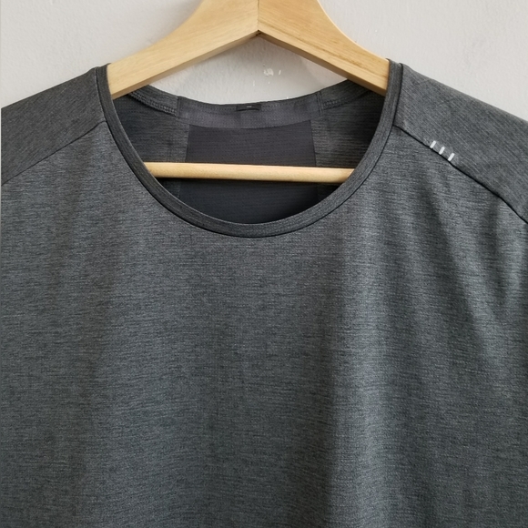Lululemon Fast Free Short Sleeve Performance Gray Shirt Men's Size Medium - Picture 3 of 7
